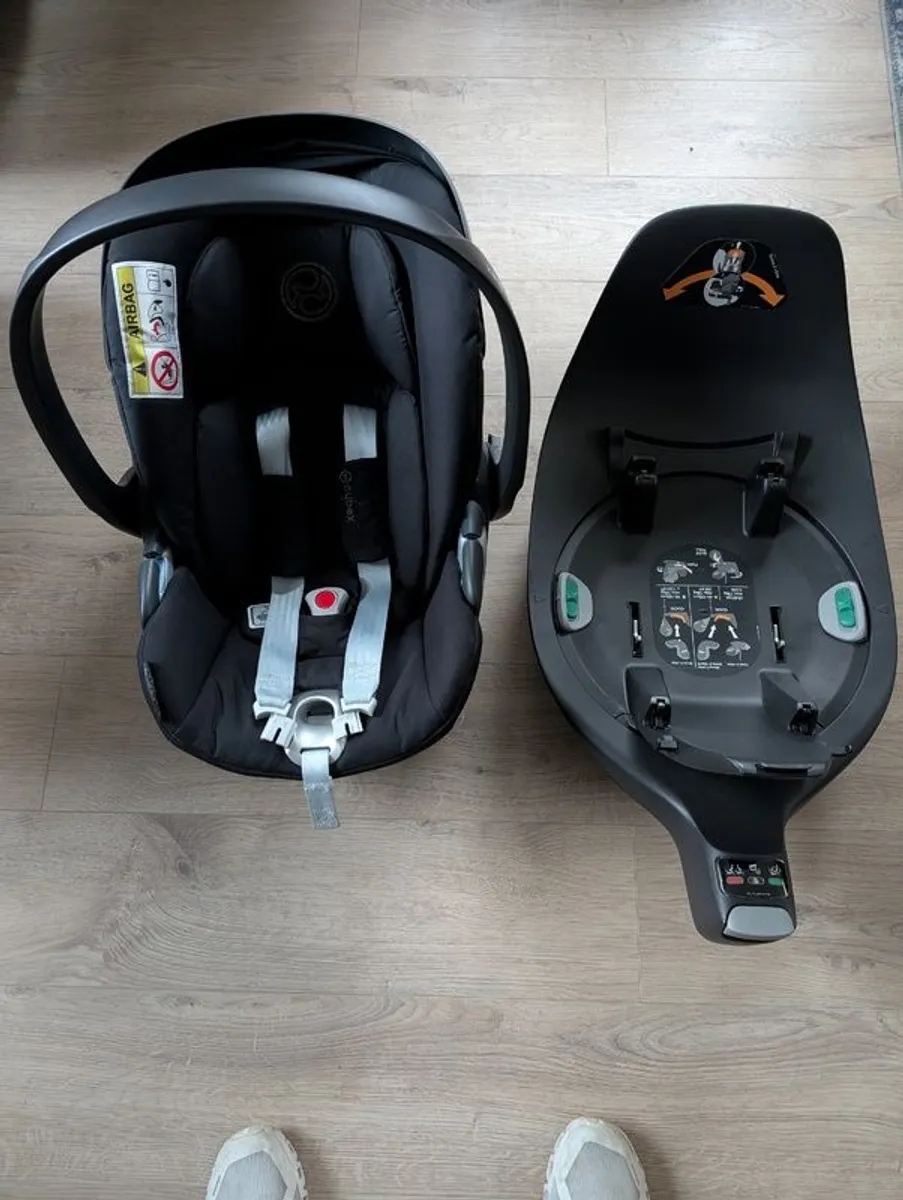 Cybex Cloud Z i-size plus iso fix base - Image 1
