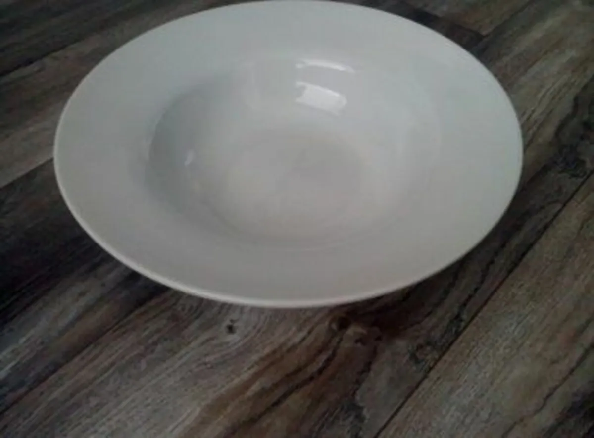 Large White Serving Ceramic Bowl. - Image 1