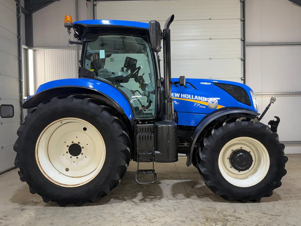 NewHolland T7.225 AutoCommand - Image 4