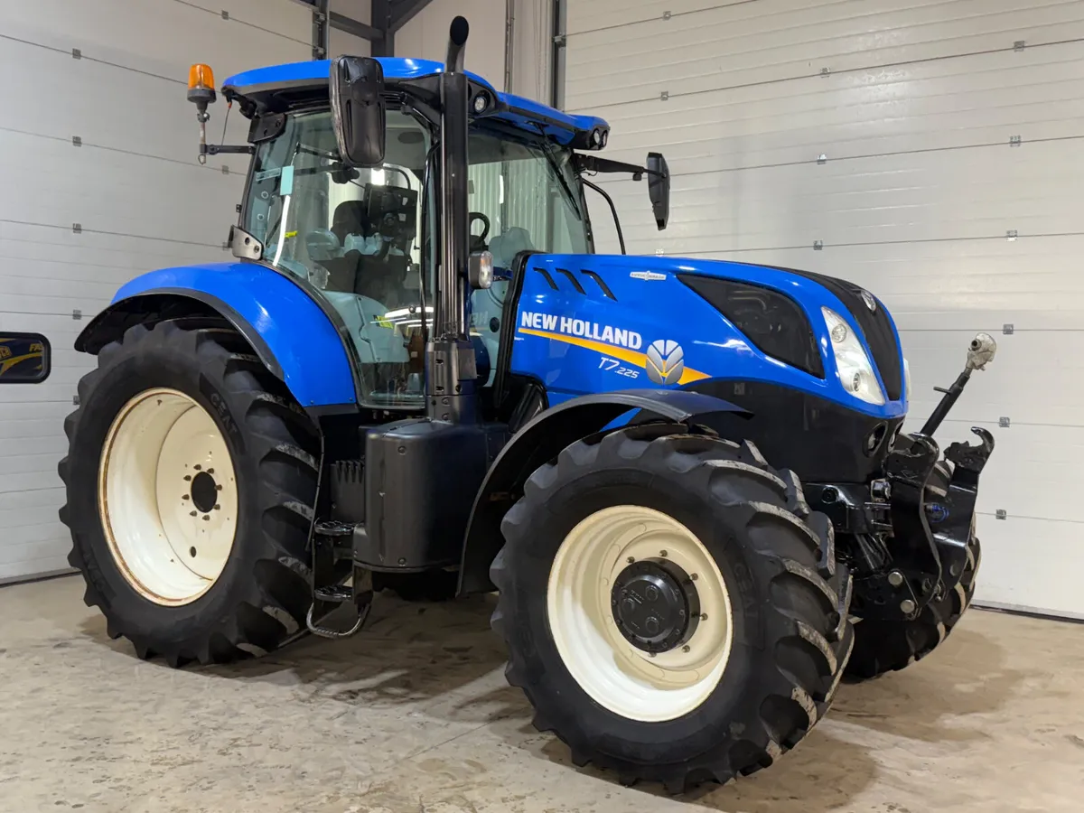 NewHolland T7.225 AutoCommand - Image 2