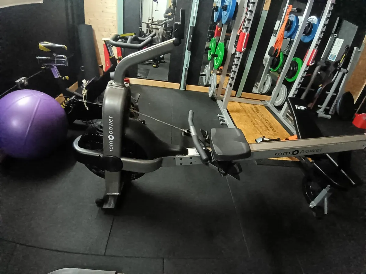 Rpm rowing Machine & spin bike - Image 1