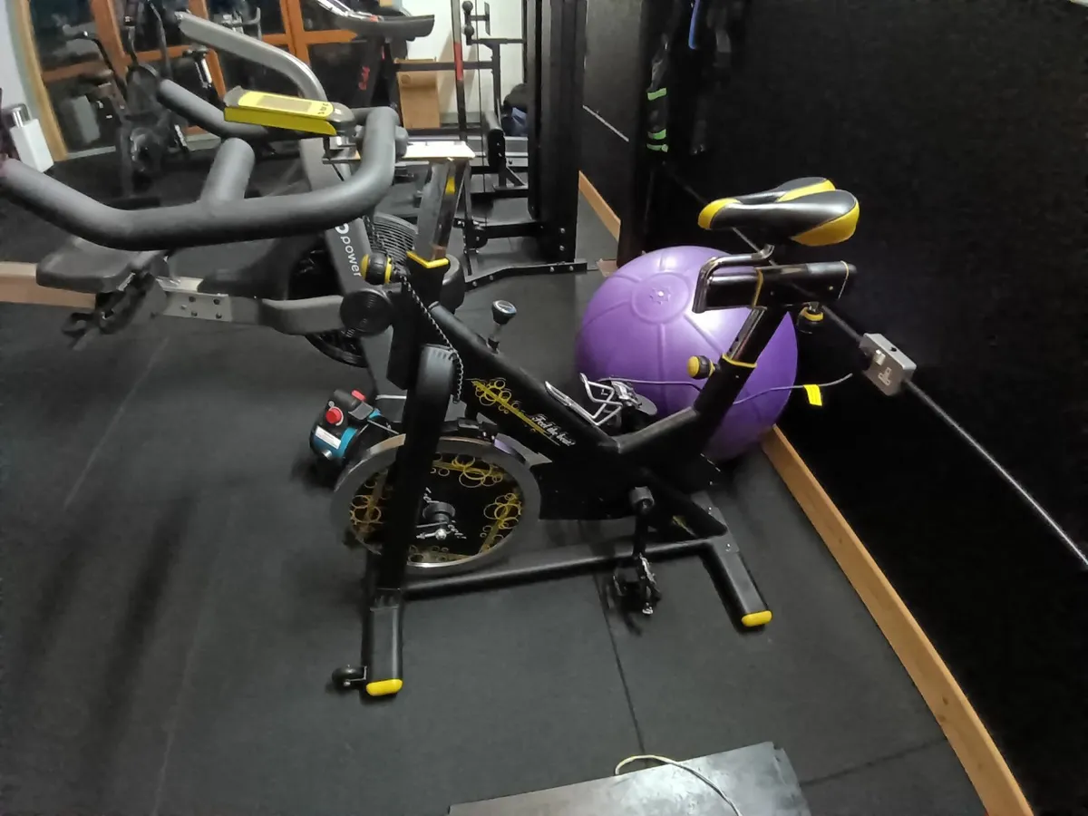 Rpm rowing Machine & spin bike - Image 2