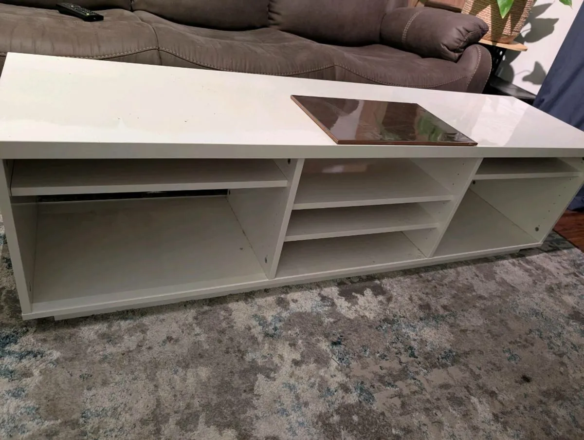 FREE TV Unit - Image 1