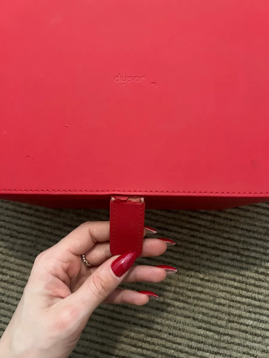 Dyson - Image 2