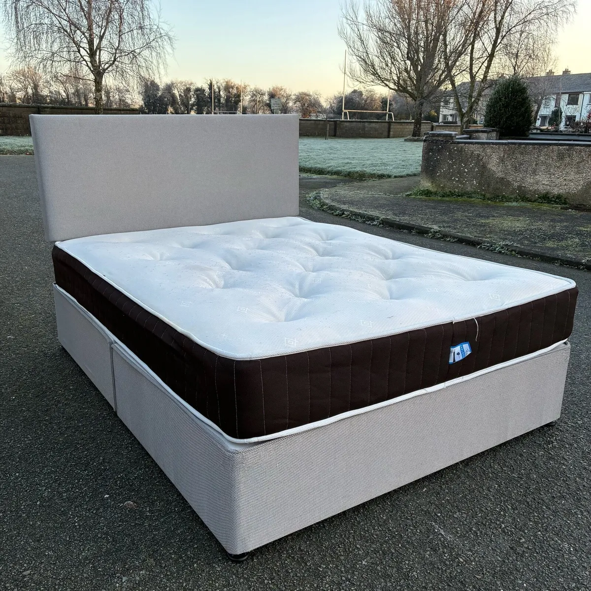 Grey 5ft king Bed - Image 1