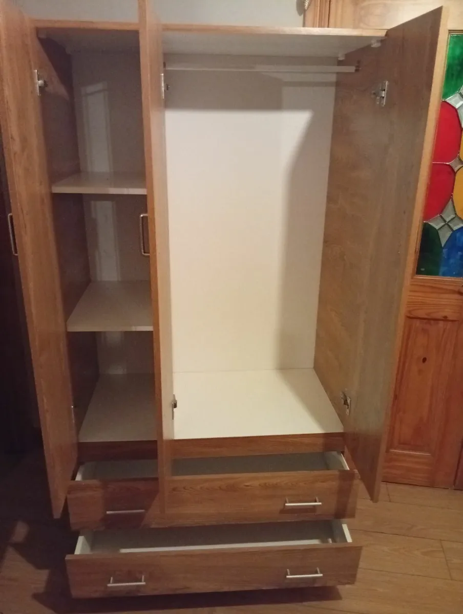 Quality Sturdy Roomy wardrobe with mirrors - Image 3