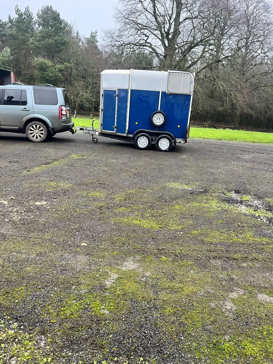 Horse box west wood. - Image 1