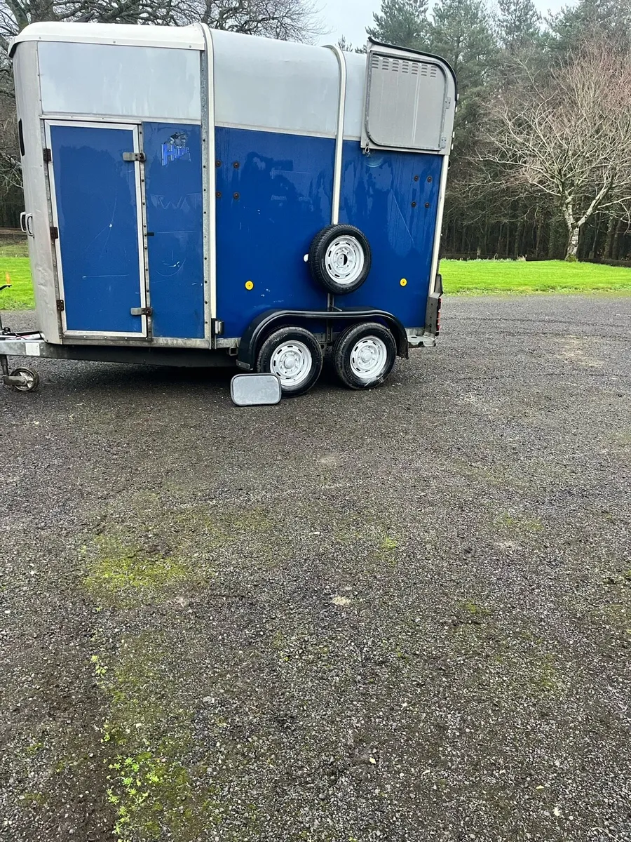 Horse box west wood. - Image 2