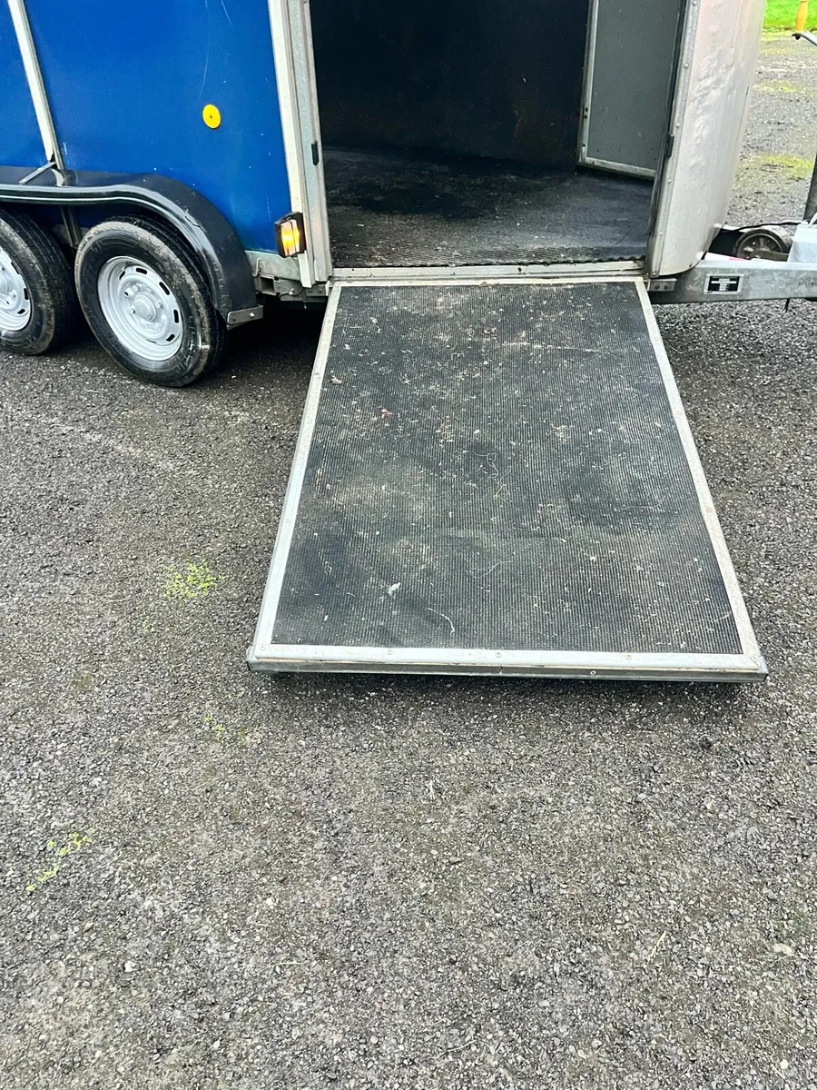 Horse box west wood. - Image 4