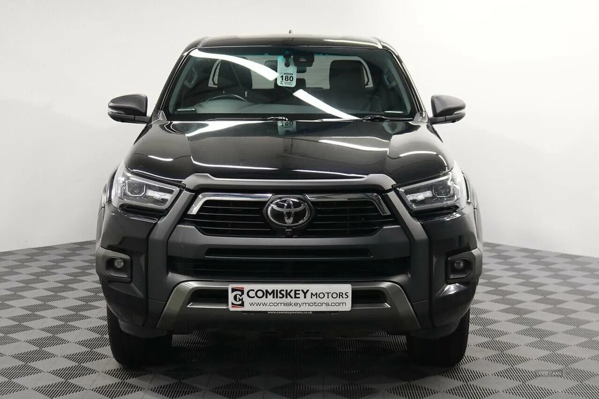 Toyota Hilux D-4D Invincible X - Image 2