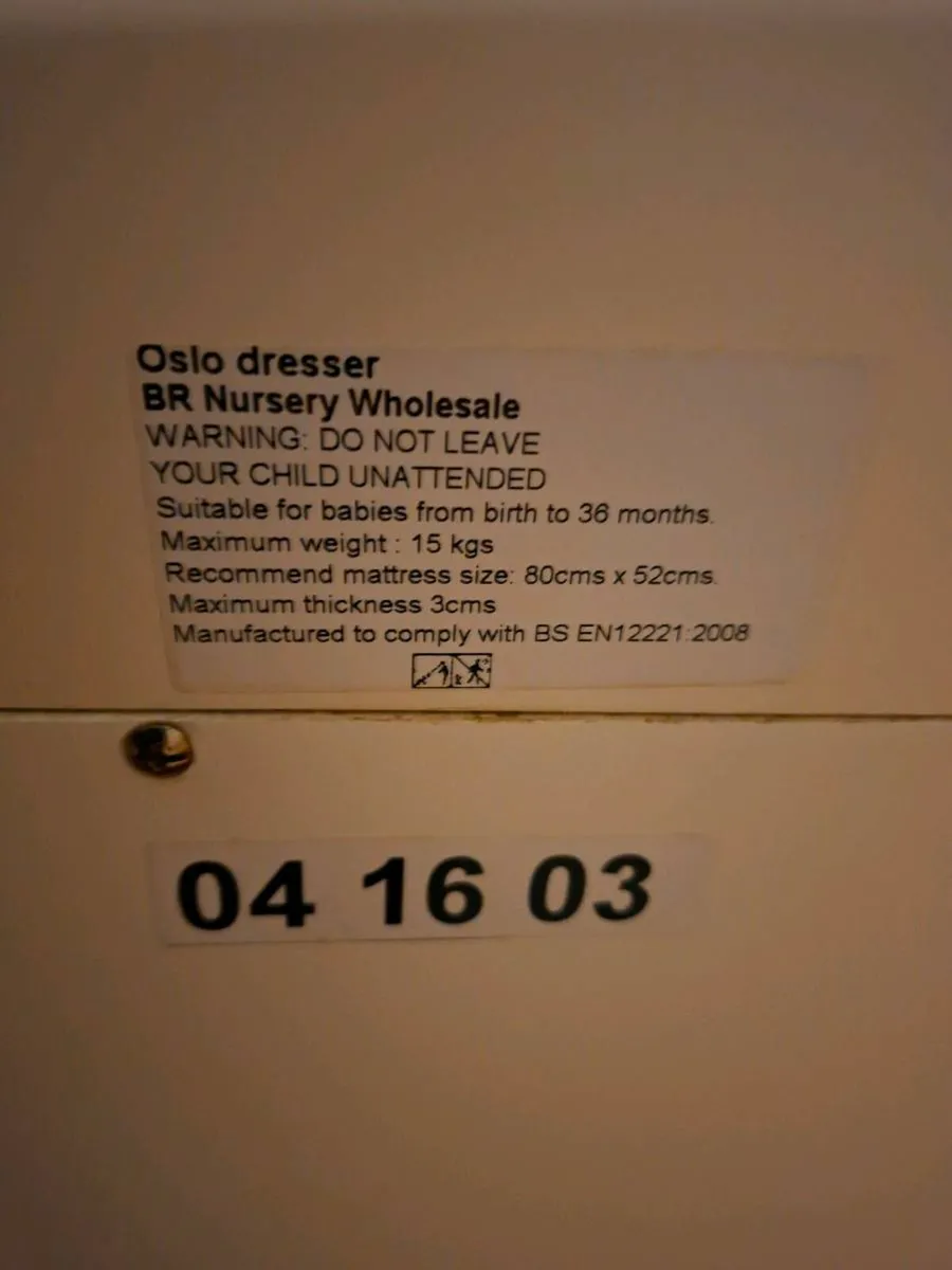 Baby changing table - Image 3