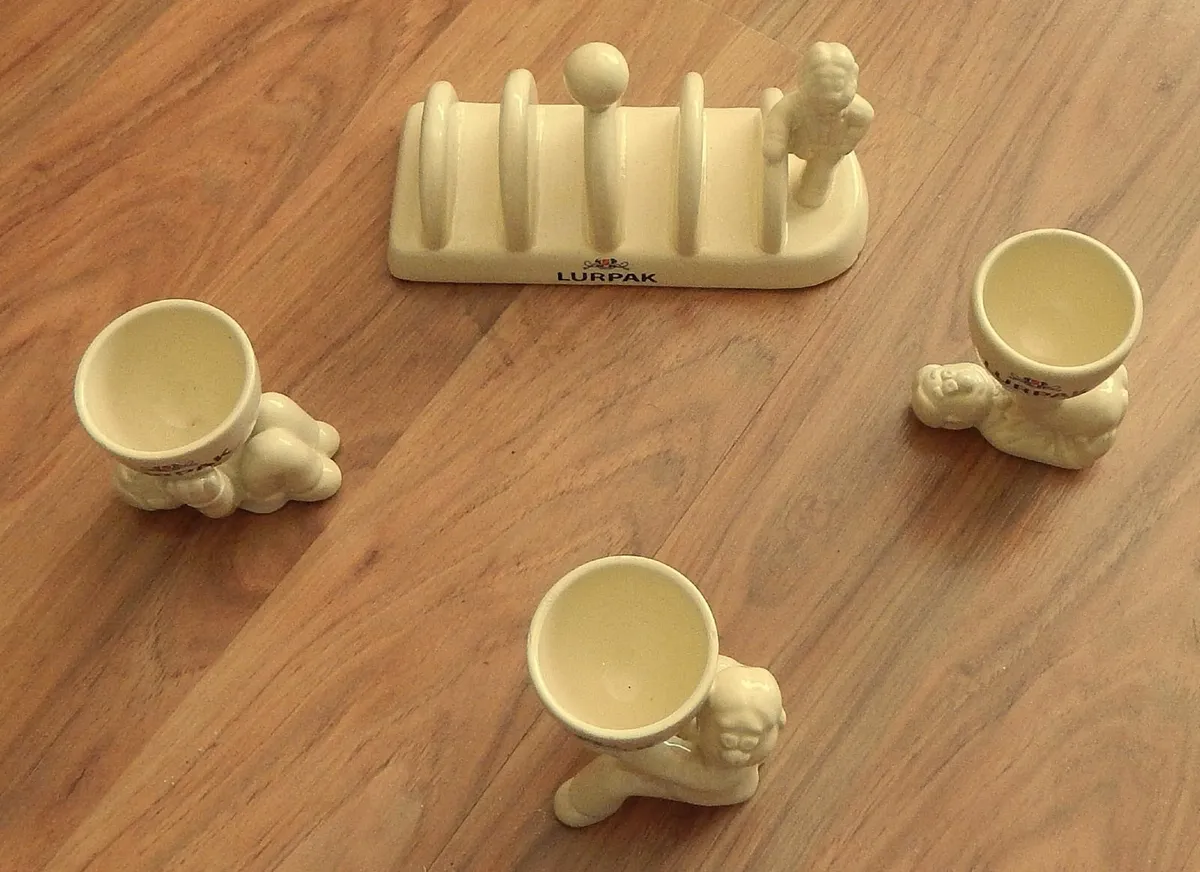 Lurpak Douglas Collection Toast Rack & 3 Egg Cups - Image 2