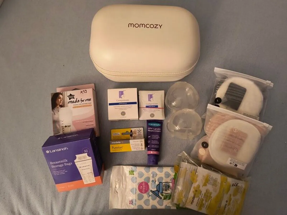 Momcozy M9 and extras - Image 1