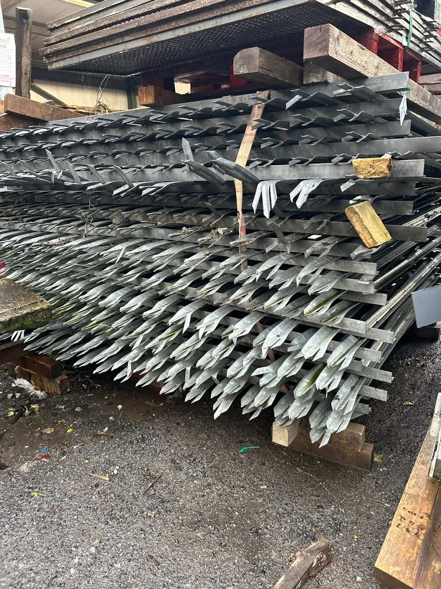 Palisade fencing Galvanised - Image 2