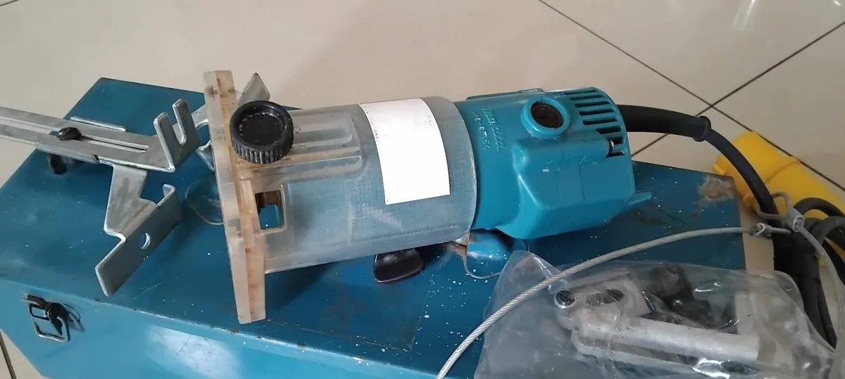 Makita 3703 Laminate Trimmer 110v - Image 2