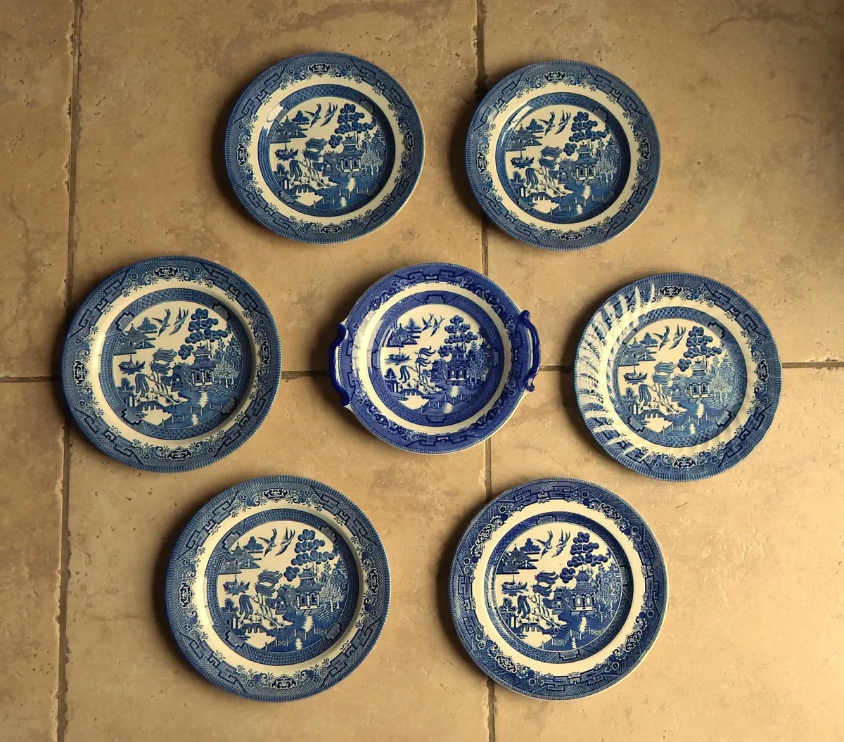 Selection of 7 Willow Pattern Plates - Image 1