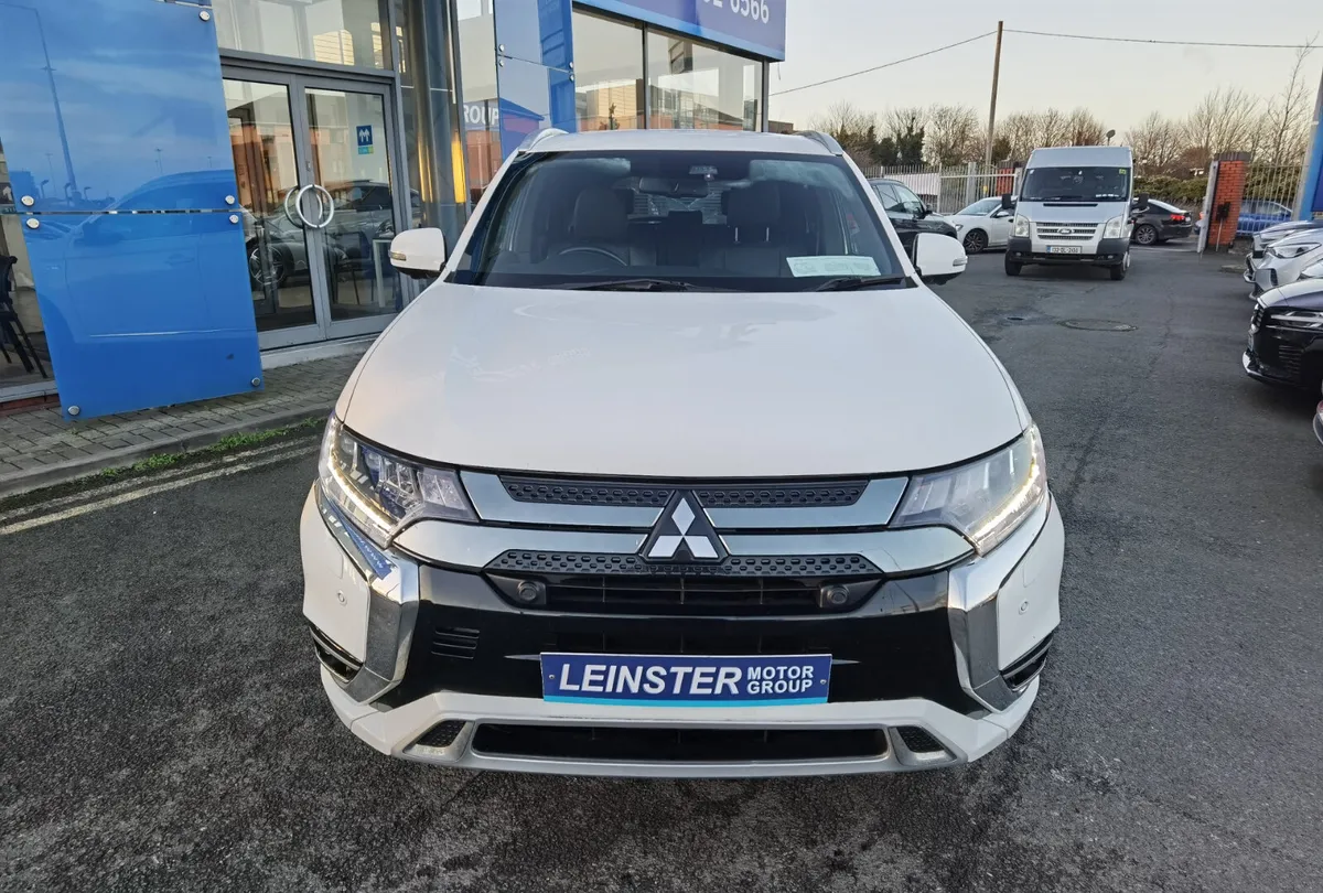 MITSUBISHI OUTLANDER 2.4 EXCEED SAFETY AUTO PHEV - Image 2