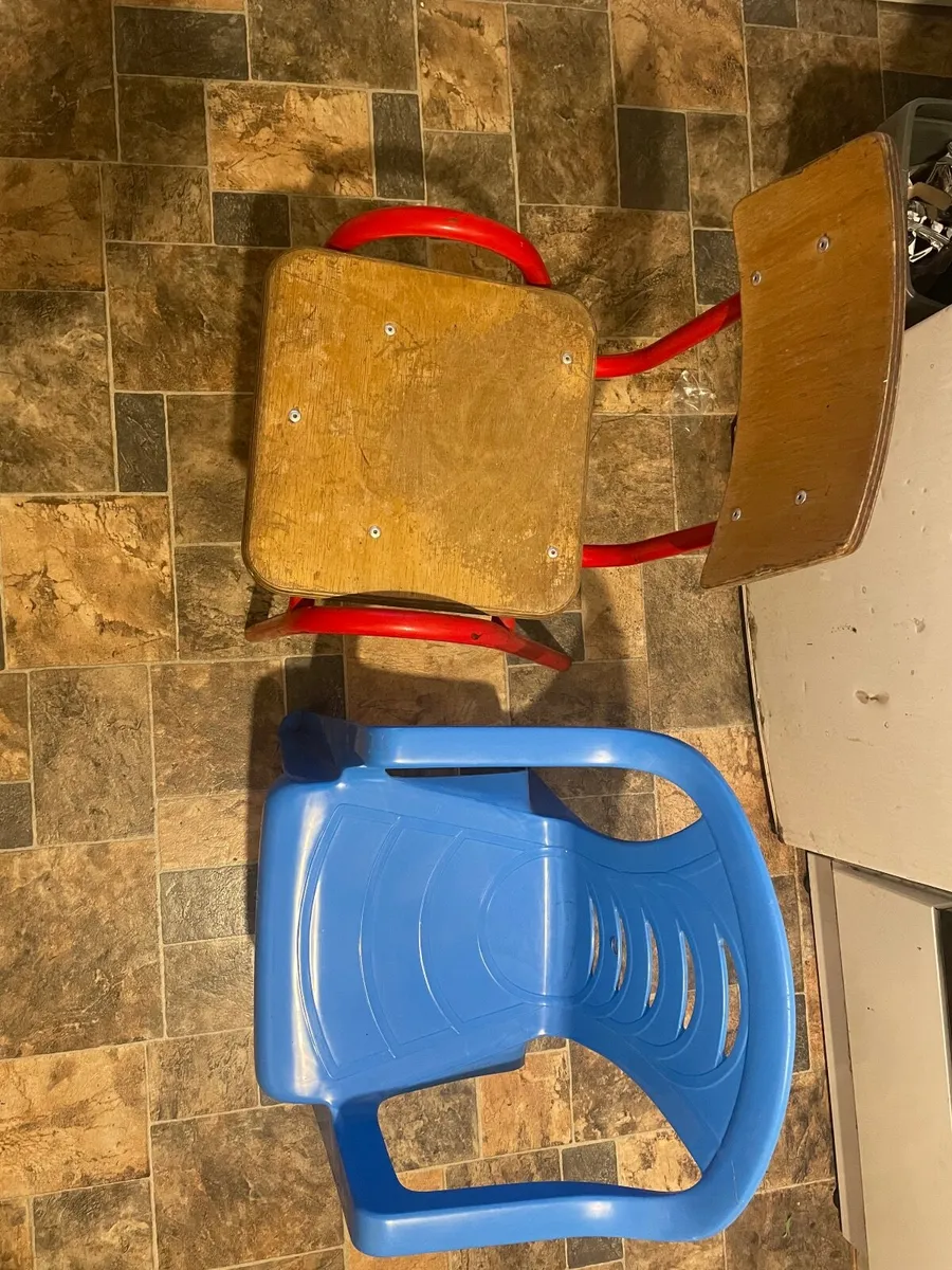 2 Kids chairs, free to collect! - Image 4