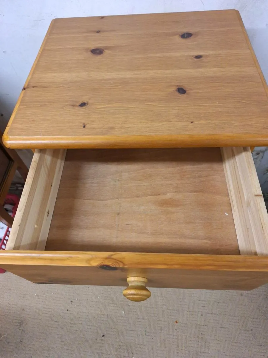 Five drawer pine bedside locker - Image 2