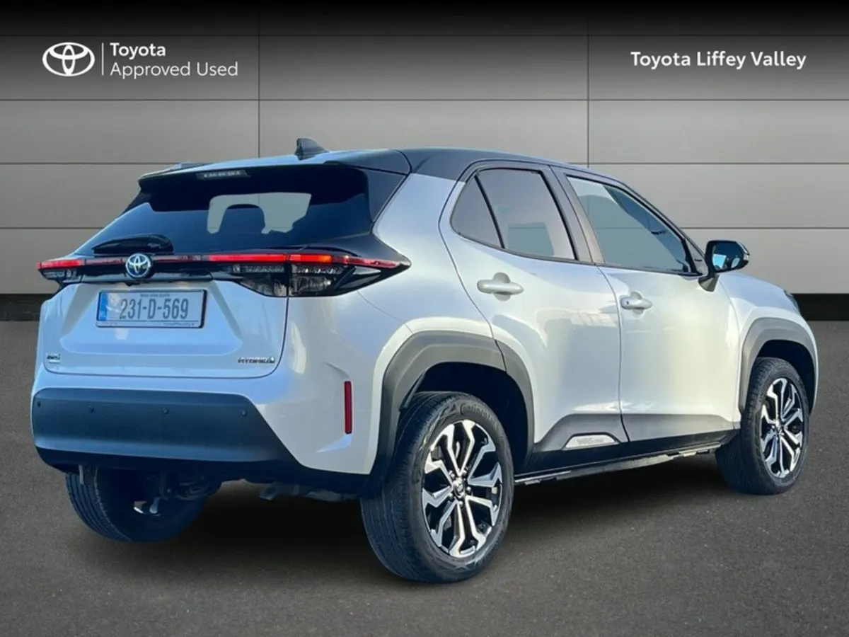 Toyota Yaris CR CROSS LUNA SPORT 4DR AUTO - Image 2