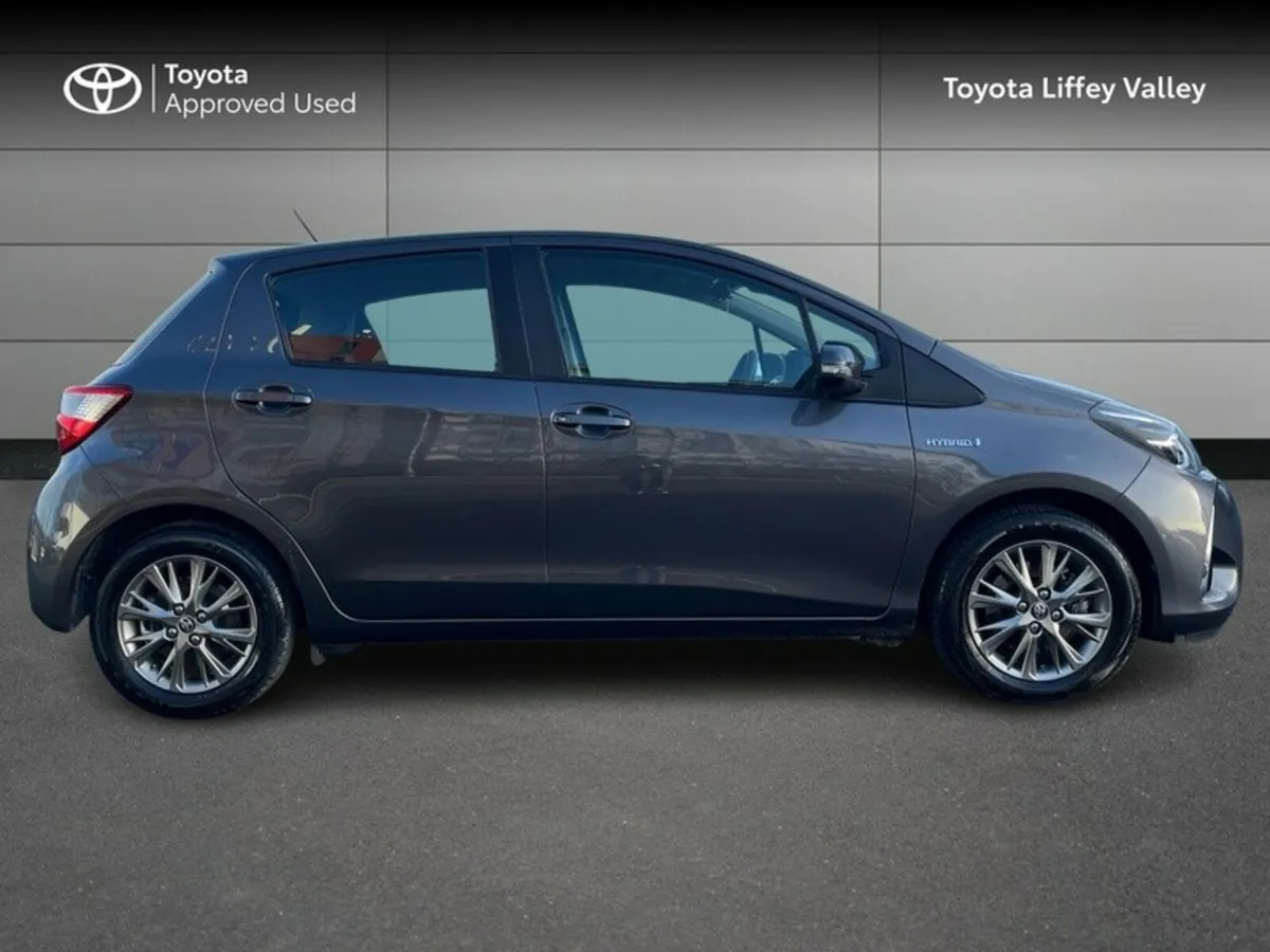 Toyota Yaris YARIS HYBRID 5DR LUNA - Image 3