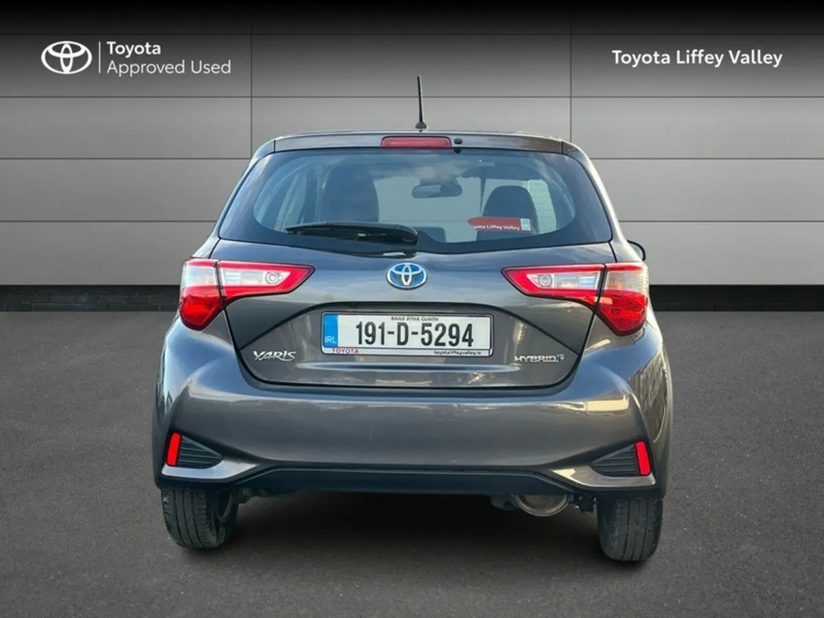 Toyota Yaris YARIS HYBRID 5DR LUNA - Image 4