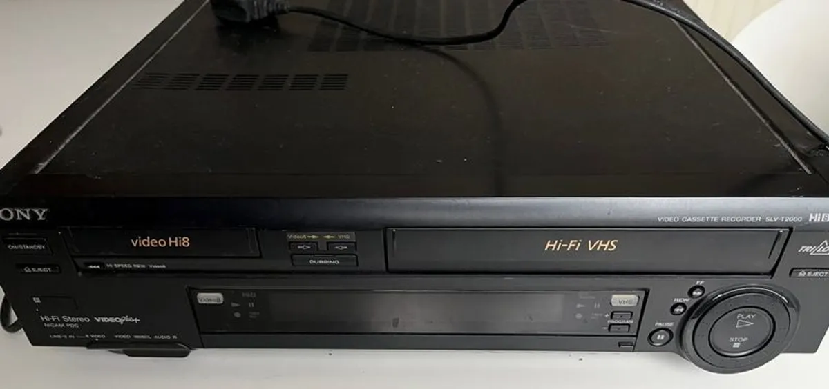 Sony SLVT2000 digitise VHS and Hi8 tapes