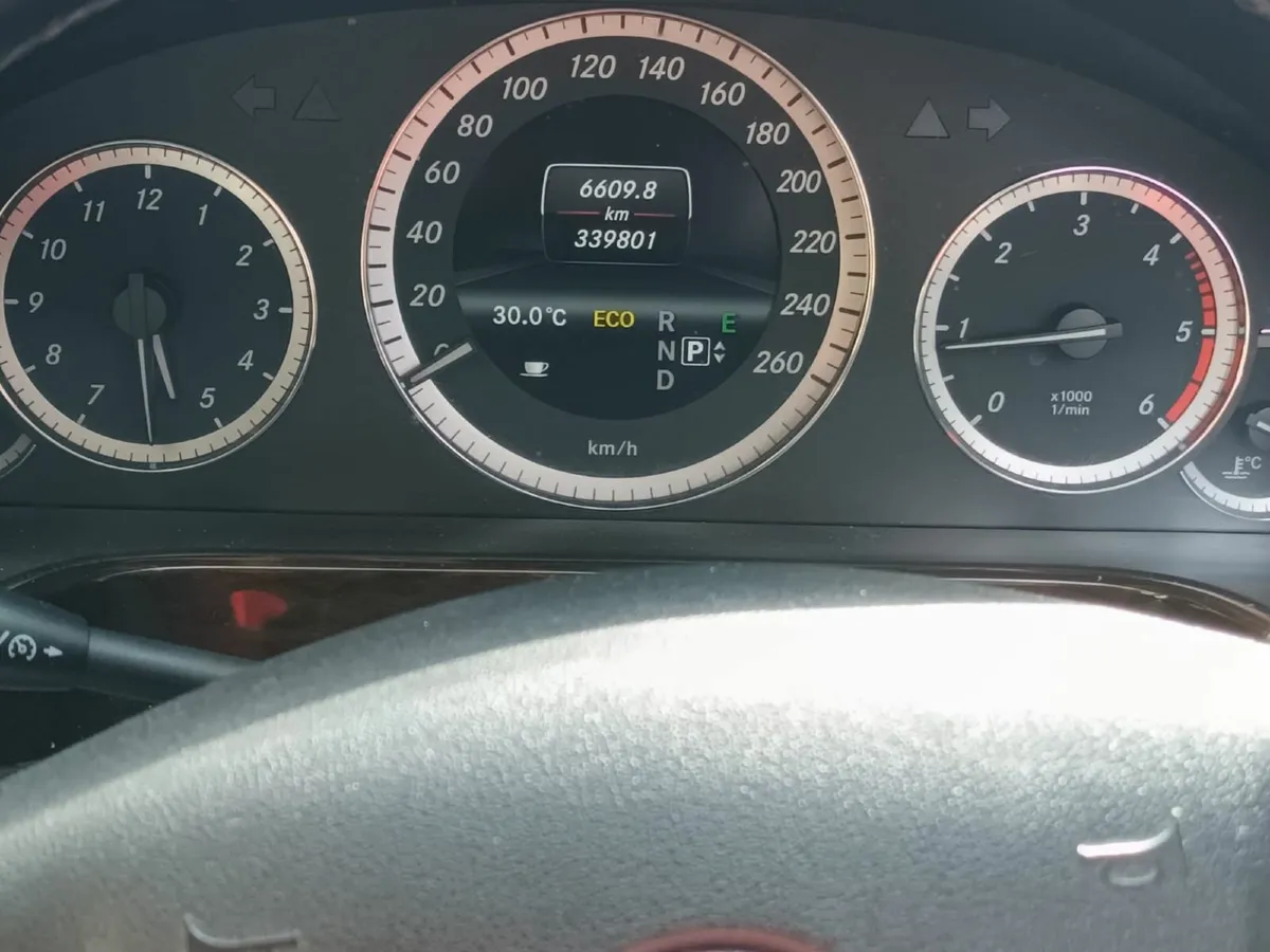 Mercedes-Benz E-Class 2013 - Image 3