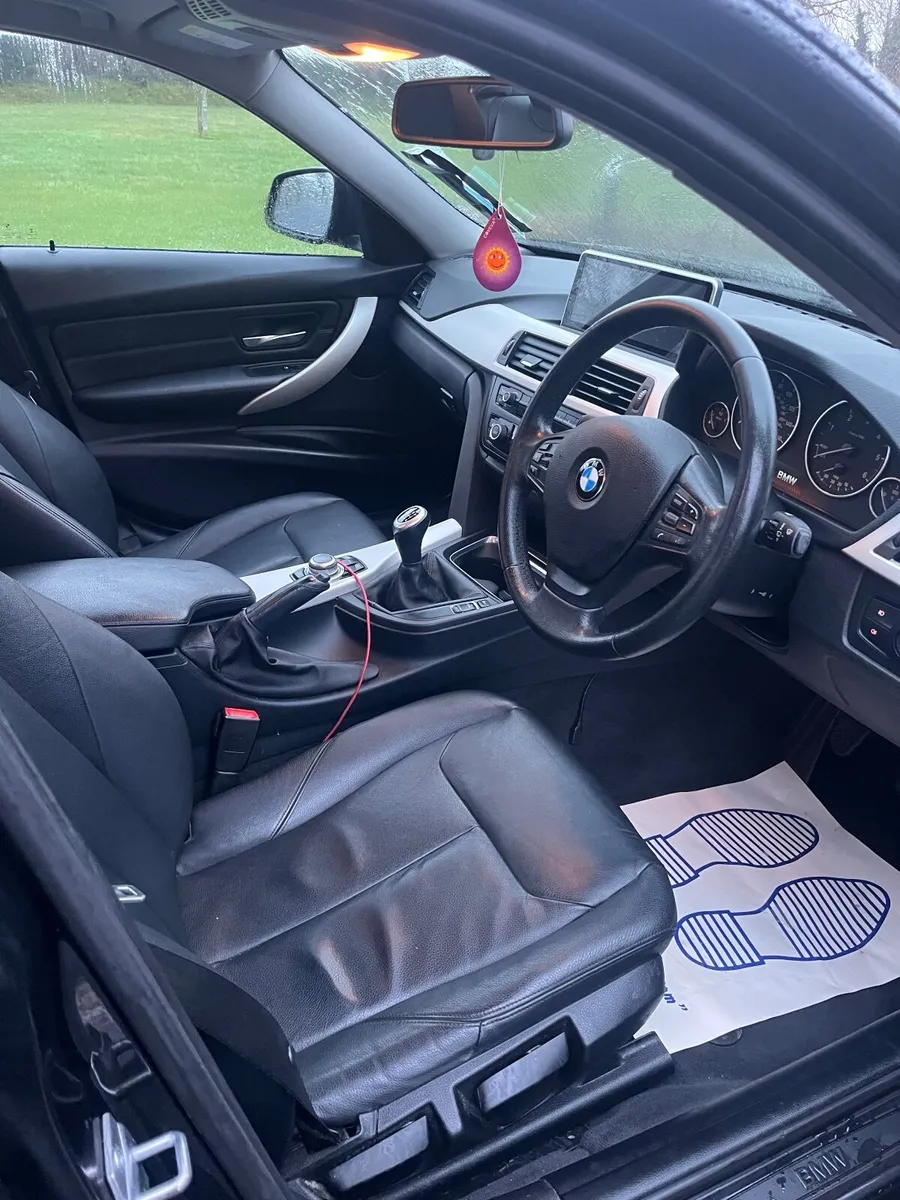 BMW 3-Series 2014 - Image 2