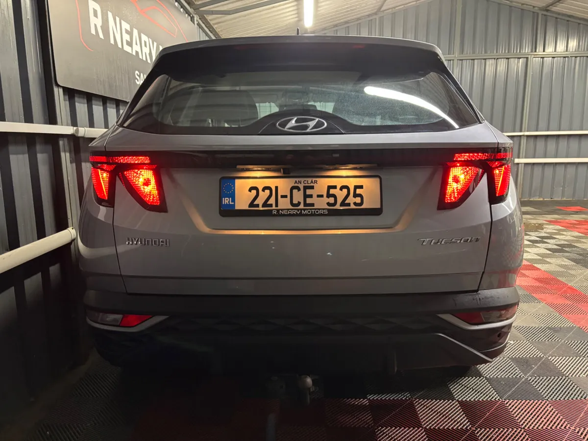 2022 Hyundai Tucson 2WD Executive Manual - Image 2