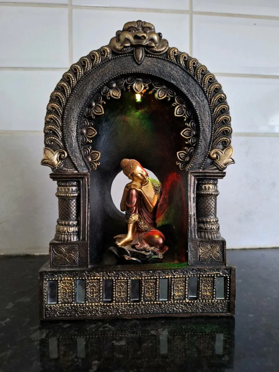 Lovely small Buddha ornament with changing colours - Image 2