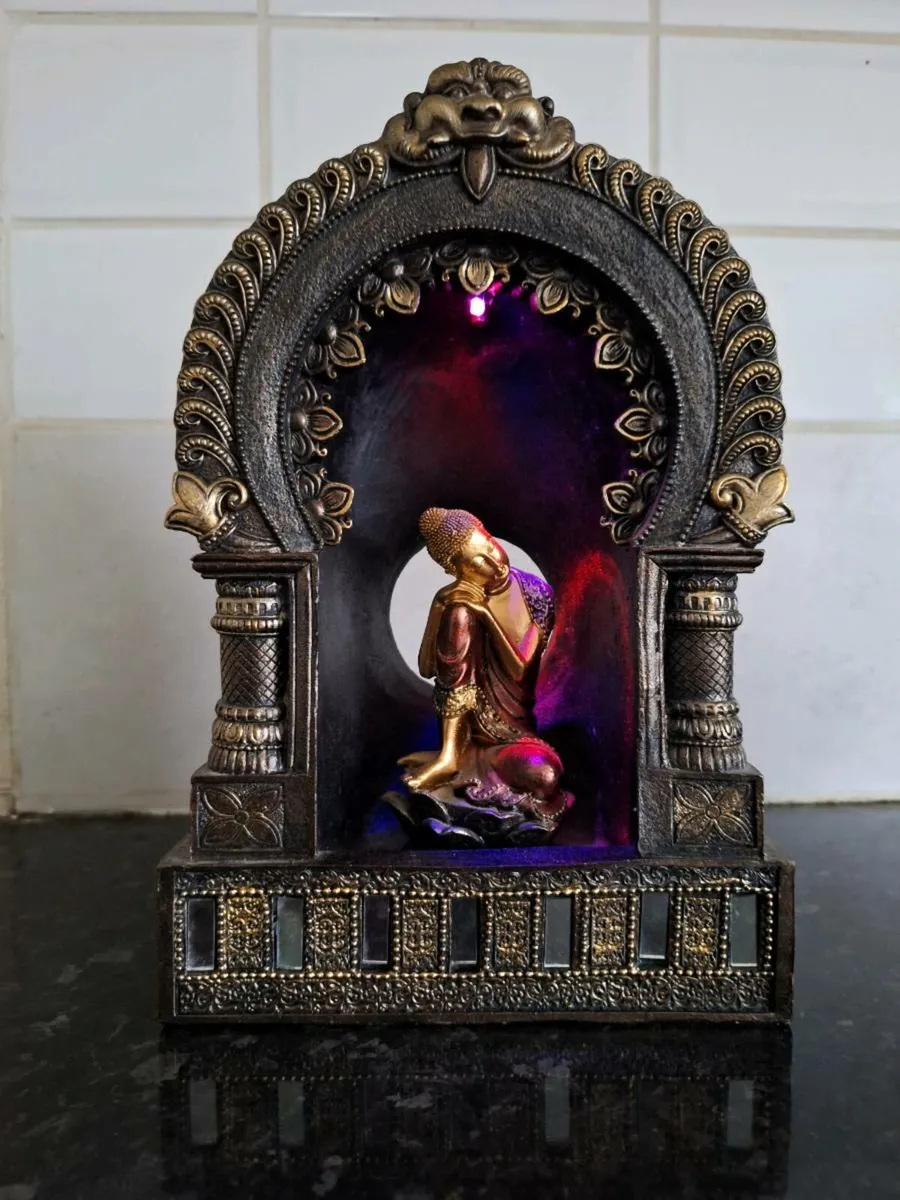 Lovely small Buddha ornament with changing colours - Image 3