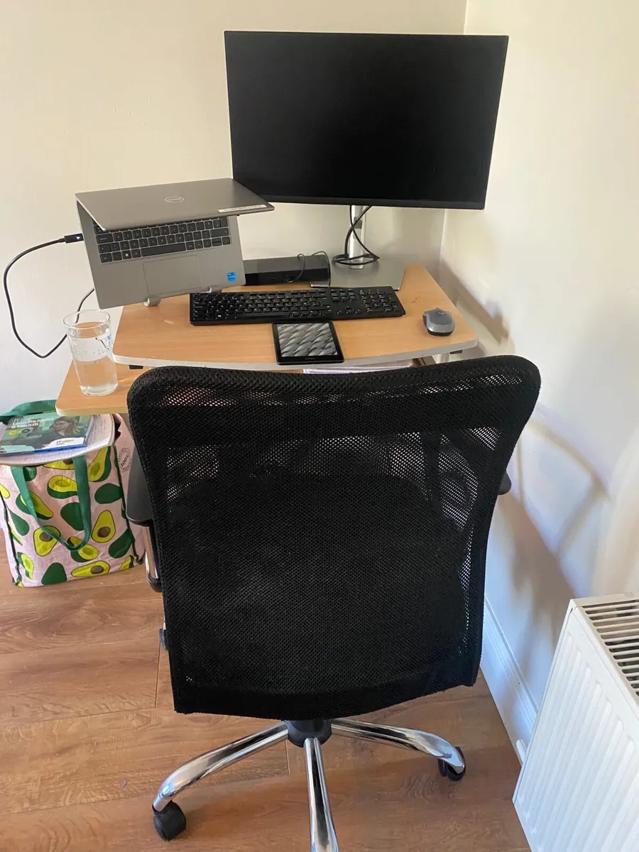 Office desk - Image 1