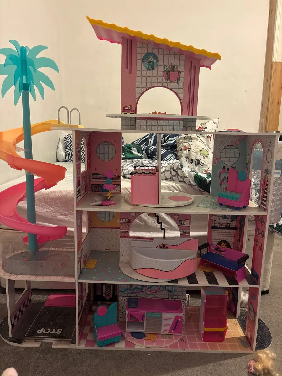 Dolls house - Image 1