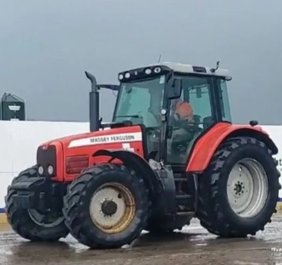 Massey Ferguson 6465 Dyna 6 Tractor never farmed - Image 3