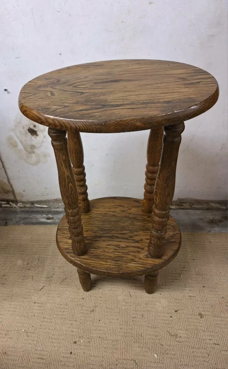 Small wooden oval side table see dimensions - Image 1