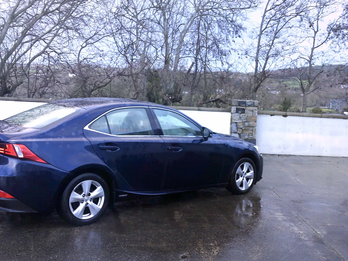 Lexus 2014-- IS 300H -- AUTO - Image 4