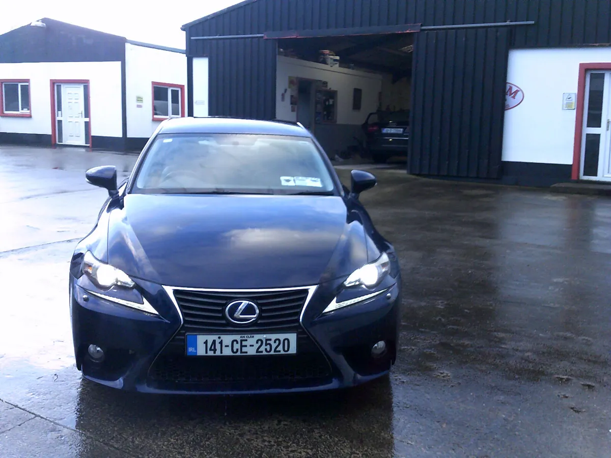 Lexus 2014-- IS 300H -- AUTO - Image 2