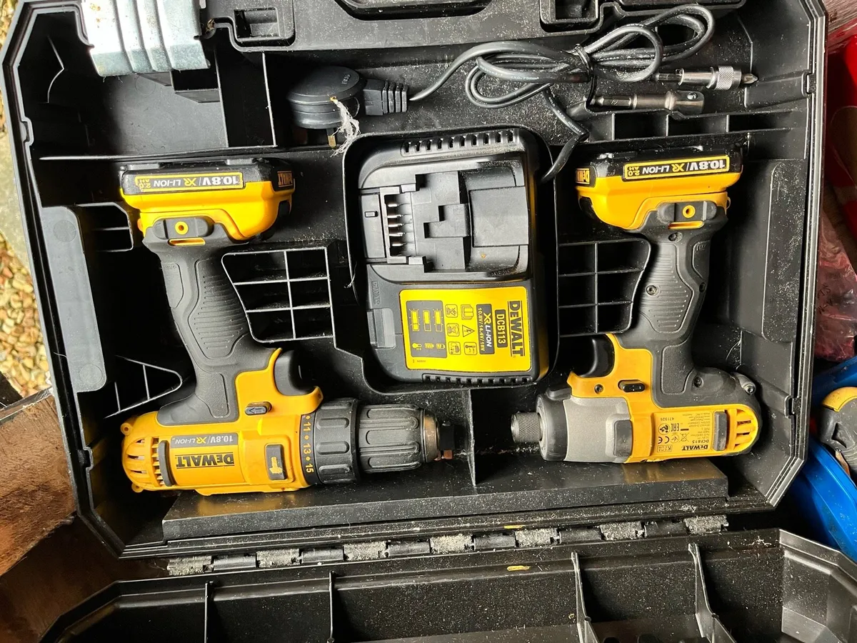 Dewalt drill and impact driver - Image 4