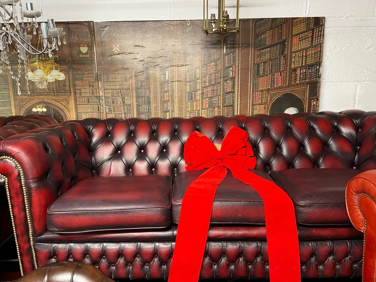 Antique chesterfield sofa 🎄🎄🎄 - Image 3