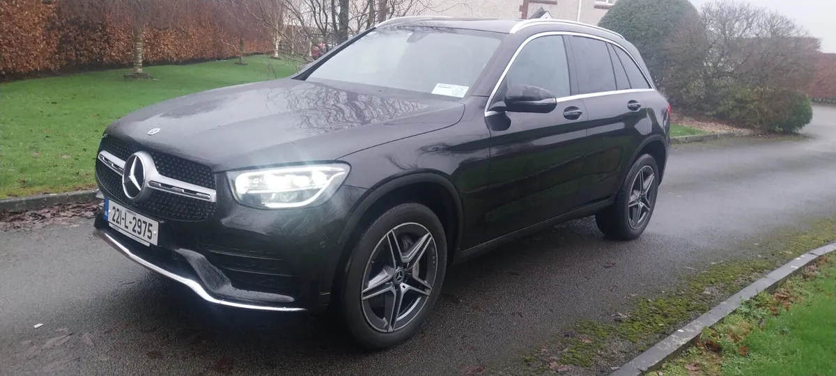 2022 Mercedes-Benz GLC 300E AMG 4MATIC PHEV - Image 4