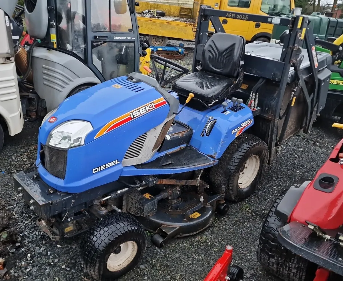 ISEKI SXG326 Hi Tip Ride on Mower Lawnmower