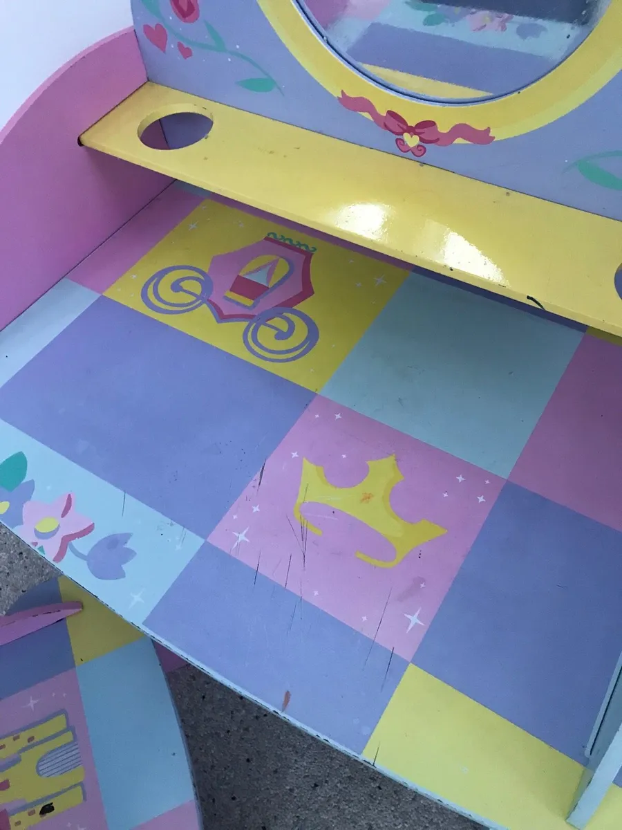 Desk/makeup table - Image 3