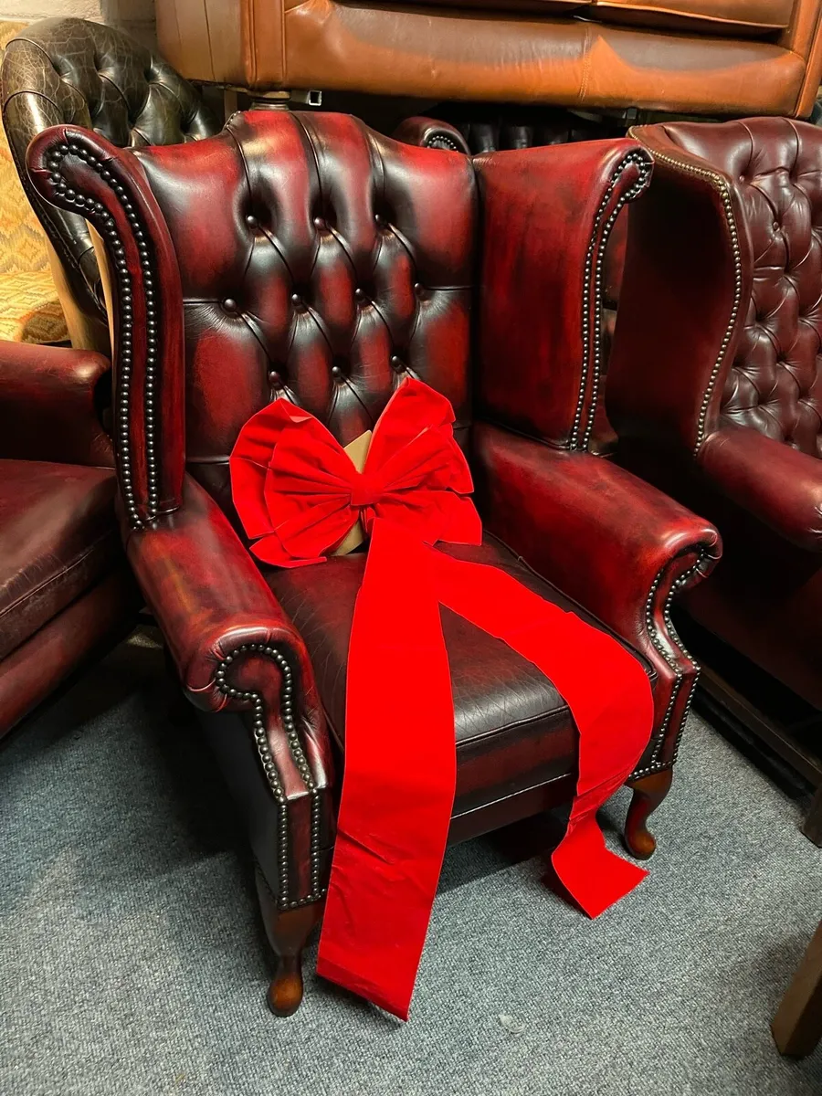 Antique chesterfield sofa 🎄🎄🎄 - Image 1