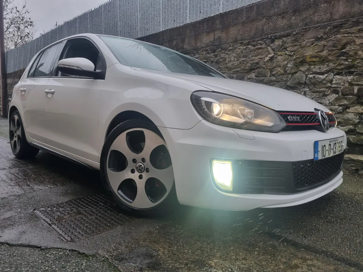 Volkswagen Golf  GTI 2010 - Image 1