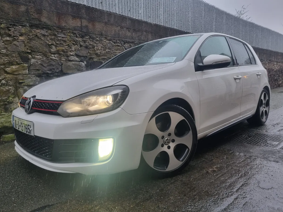 Volkswagen Golf  GTI 2010 - Image 3