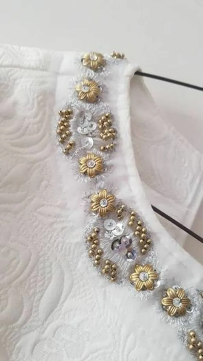 Horse print dress fits sm new - Image 2