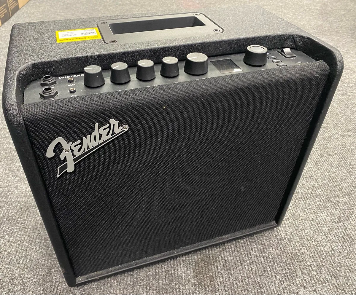 Fender Mustang LT25 Guitar Amplifier - Image 1