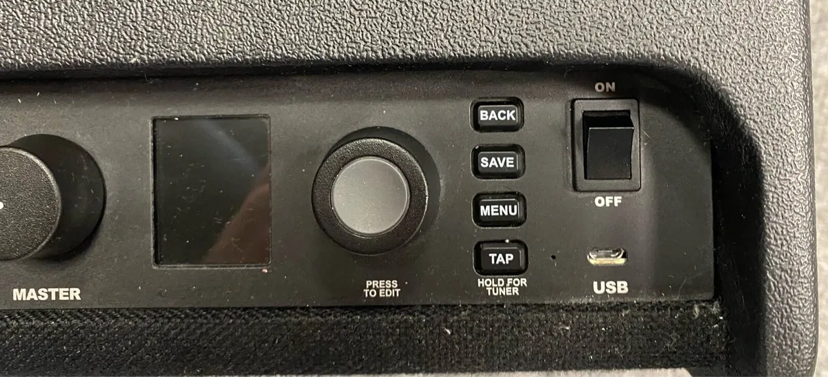 Fender Mustang LT25 Guitar Amplifier - Image 3