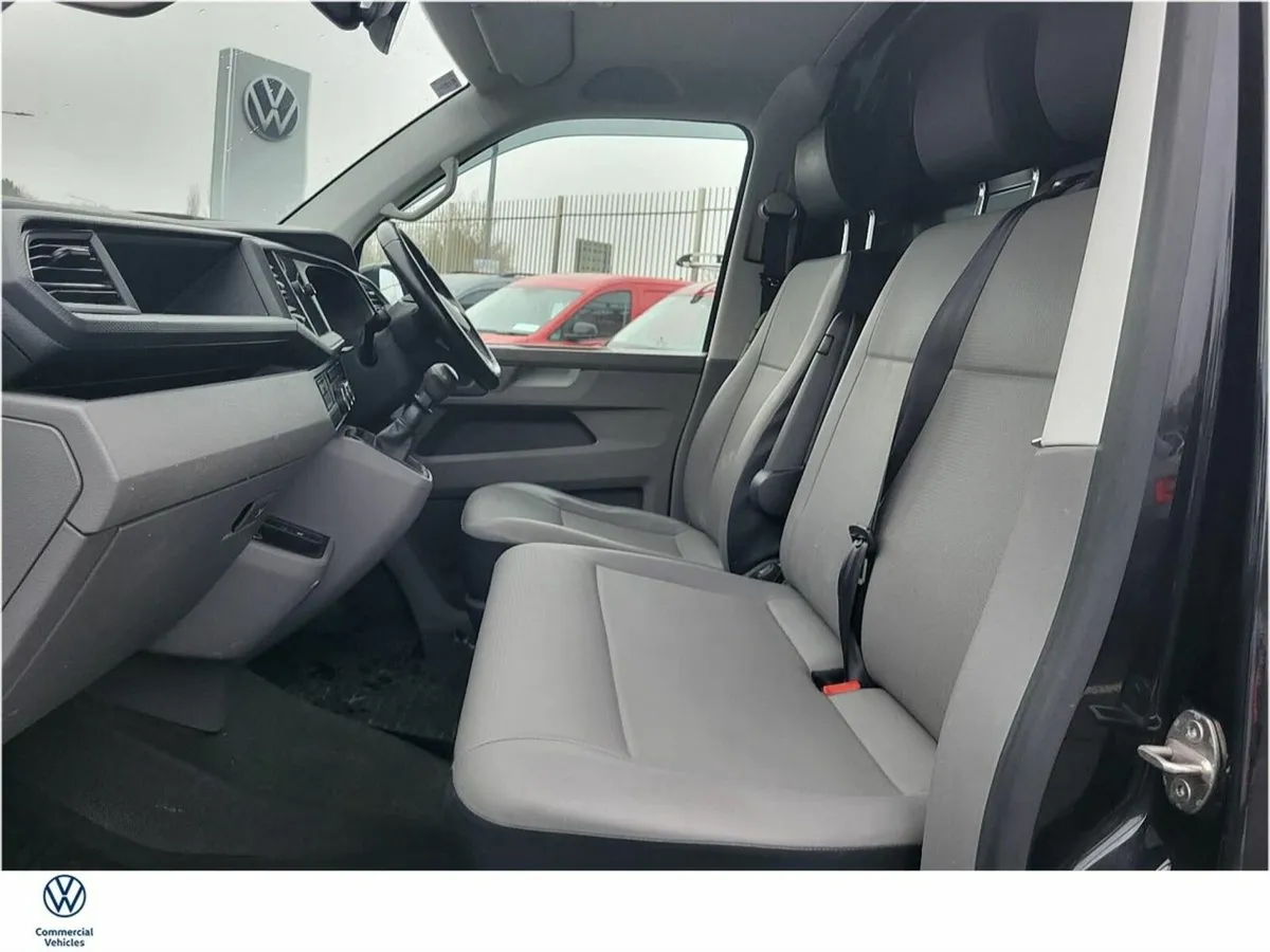 Volkswagen Transporter HIGHLINE T6 30 PVL  2.0TDI - Image 4